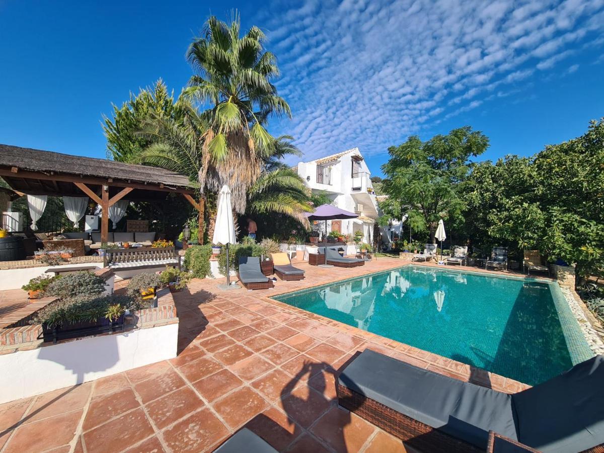 Cortijo La Haza Bed & Breakfast Iznajar Bagian luar foto