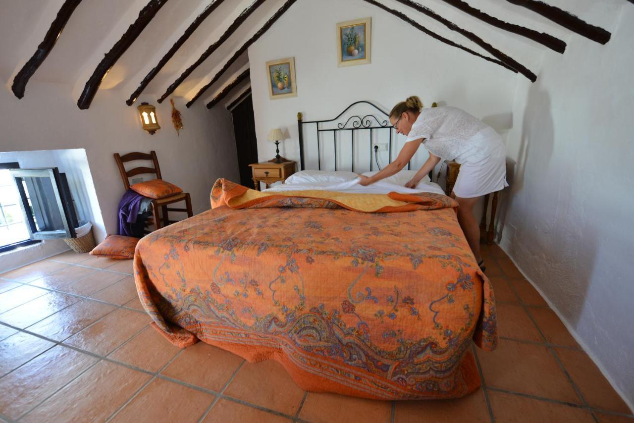 Cortijo La Haza Bed & Breakfast Iznajar Bagian luar foto
