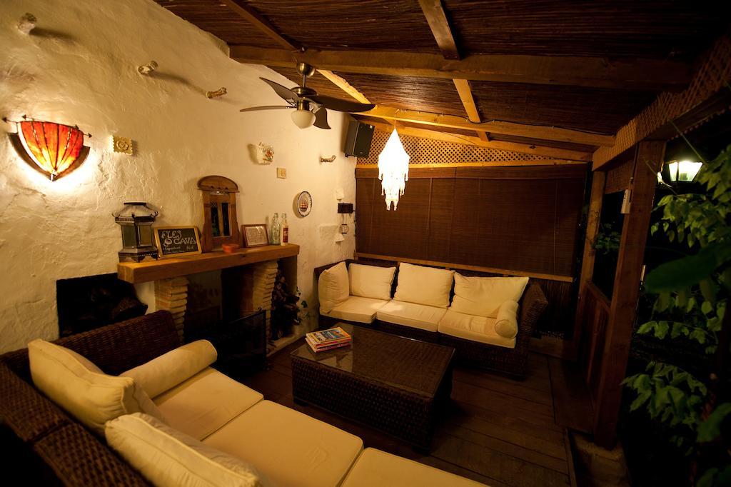 Cortijo La Haza Bed & Breakfast Iznajar Bagian luar foto