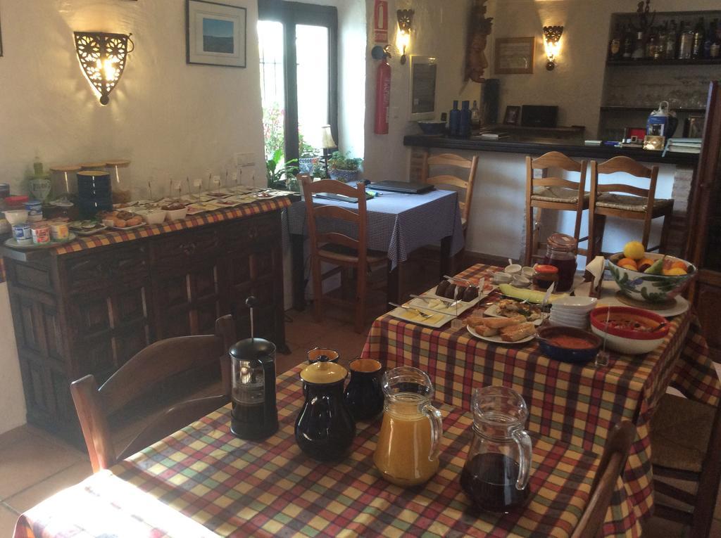 Cortijo La Haza Bed & Breakfast Iznajar Bagian luar foto