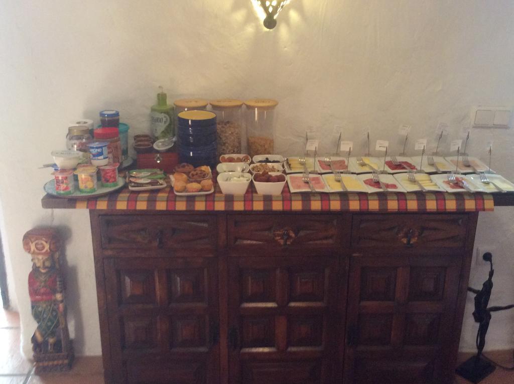 Cortijo La Haza Bed & Breakfast Iznajar Bagian luar foto