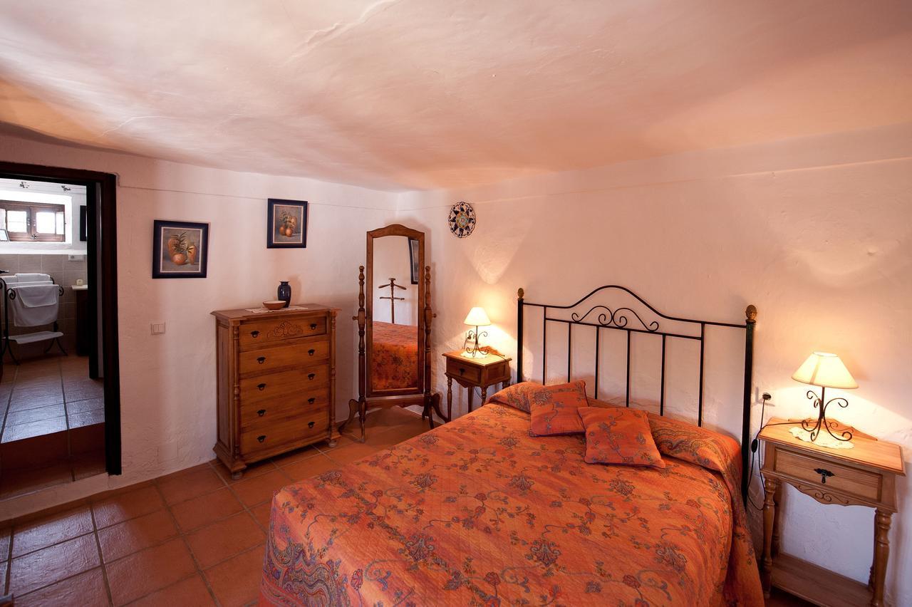 Cortijo La Haza Bed & Breakfast Iznajar Bagian luar foto