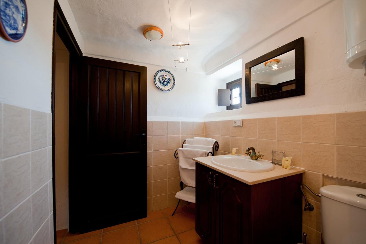 Cortijo La Haza Bed & Breakfast Iznajar Bagian luar foto